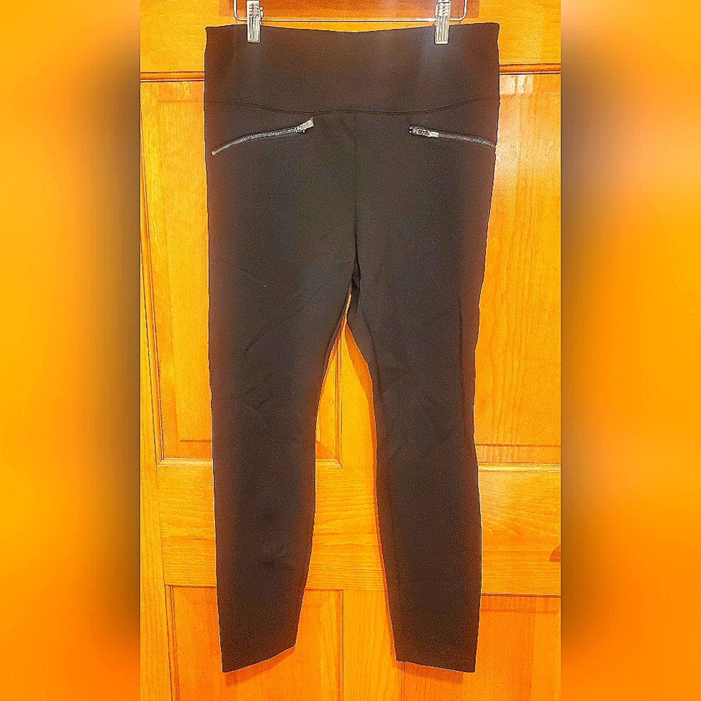 PETITE RUNWAY LEGGING BLACK SCUBA STRETCH WITH ZIPPERED POCKETS